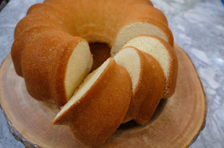 10 lb square pound cake with large 90 piped on bold flowers